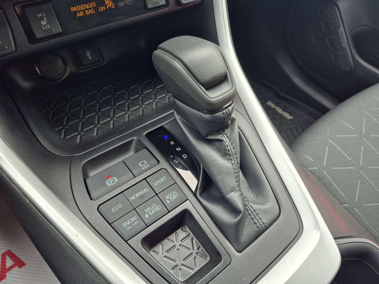 2022 Toyota RAV4 XLE AWD Photo