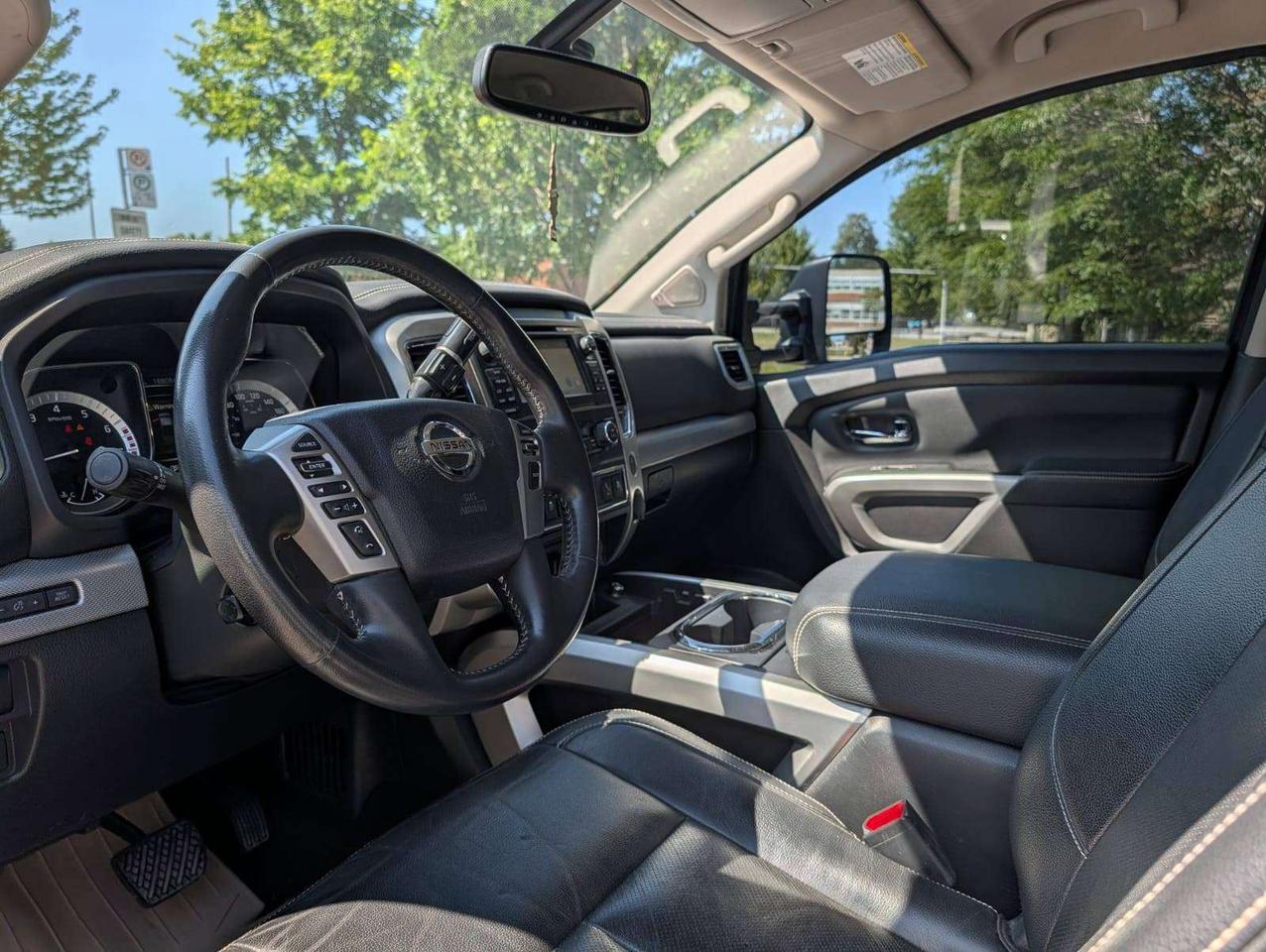 2018 Nissan Titan PRO Photo