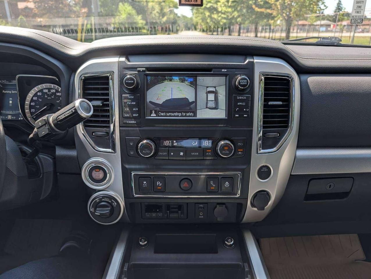 2018 Nissan Titan PRO Photo