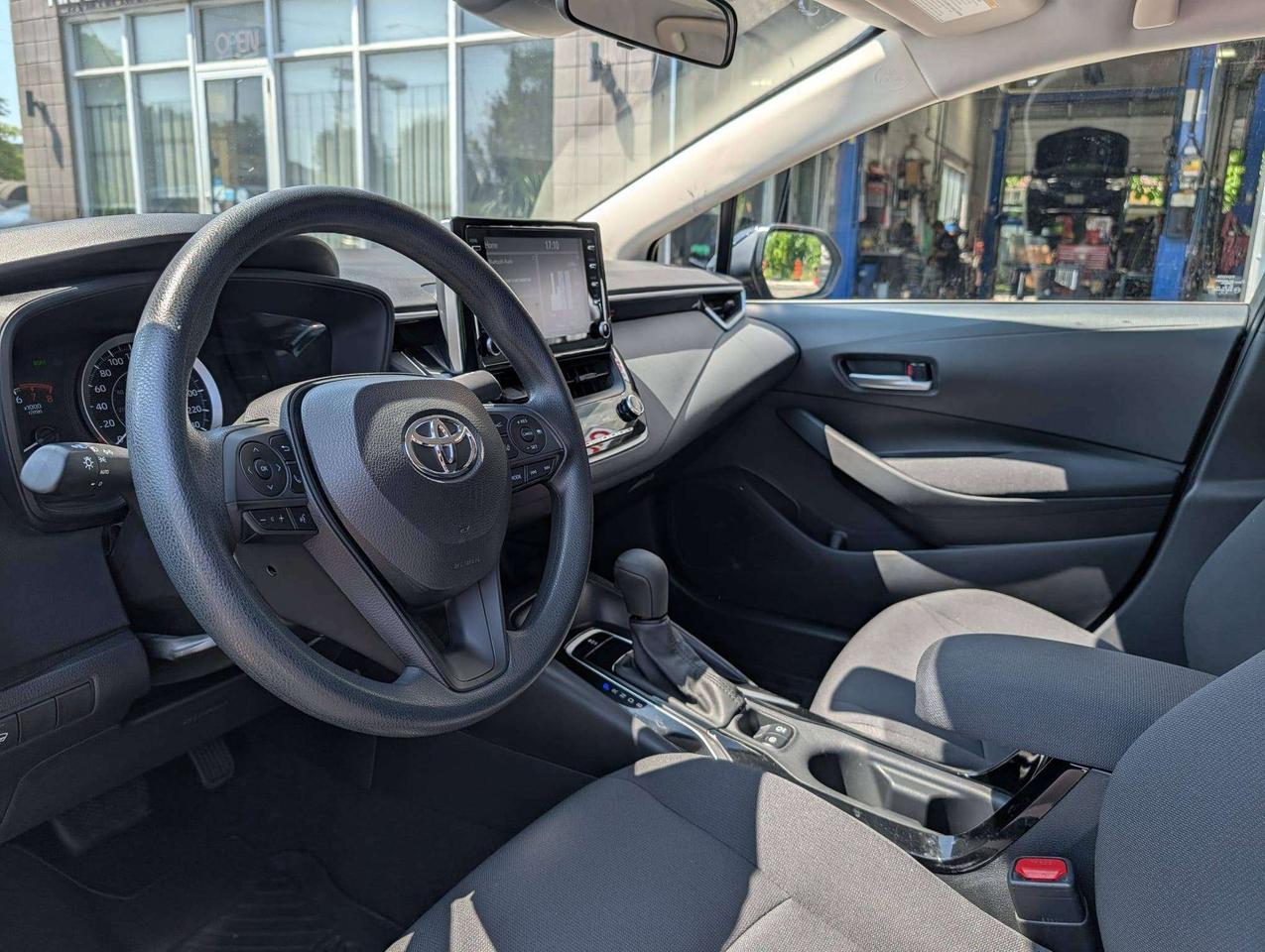 2021 Toyota Corolla LE Photo