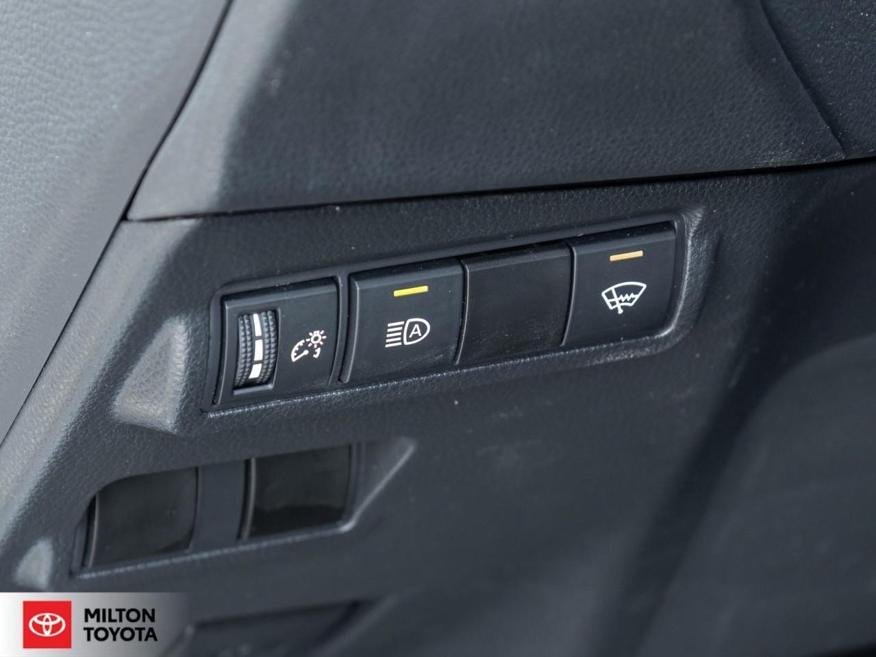 2022 Toyota Corolla Cross BLIND SPOT HEATED STEERING PUSH START 8 TOUCHSCREE Photo