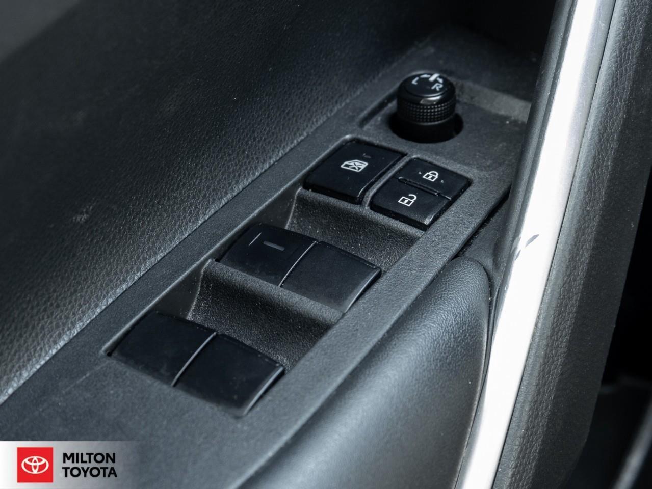 2022 Toyota Corolla Cross BLIND SPOT HEATED STEERING PUSH START 8 TOUCHSCREE Photo