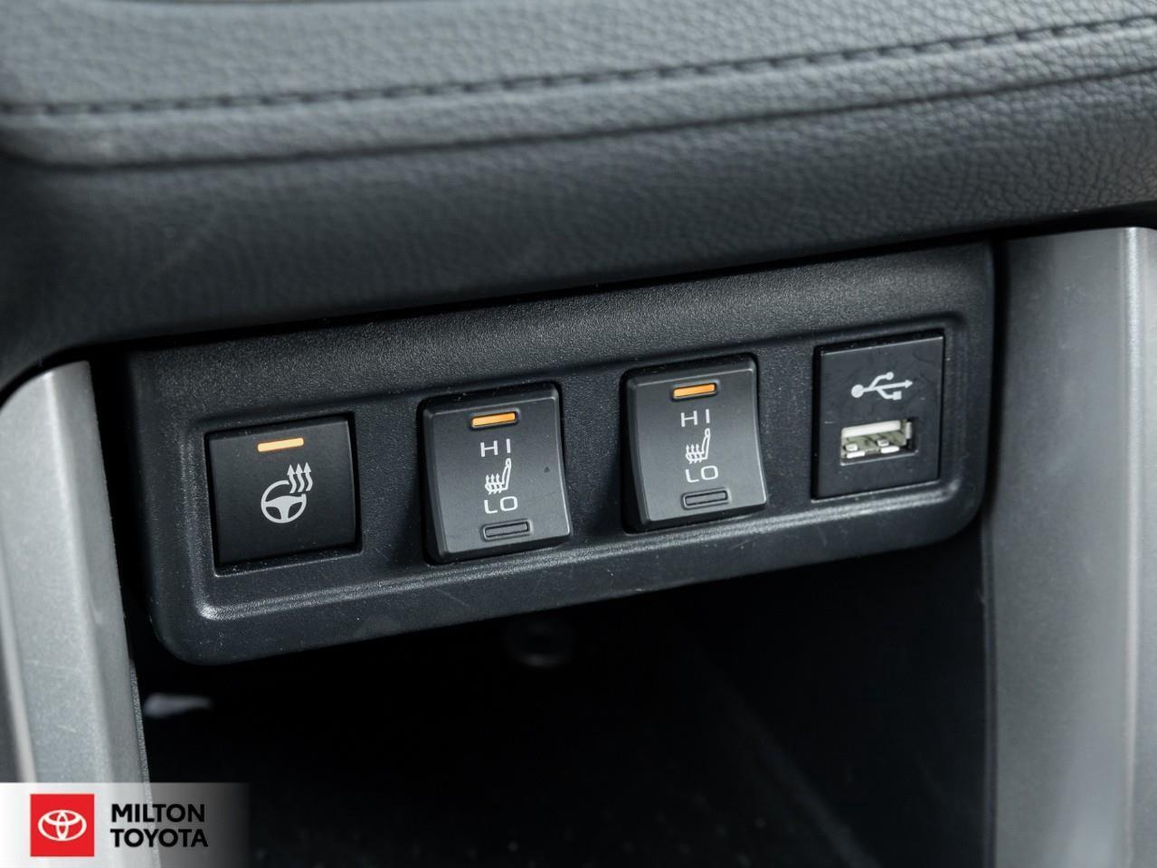 2022 Toyota Corolla Cross BLIND SPOT HEATED STEERING PUSH START 8 TOUCHSCREE Photo
