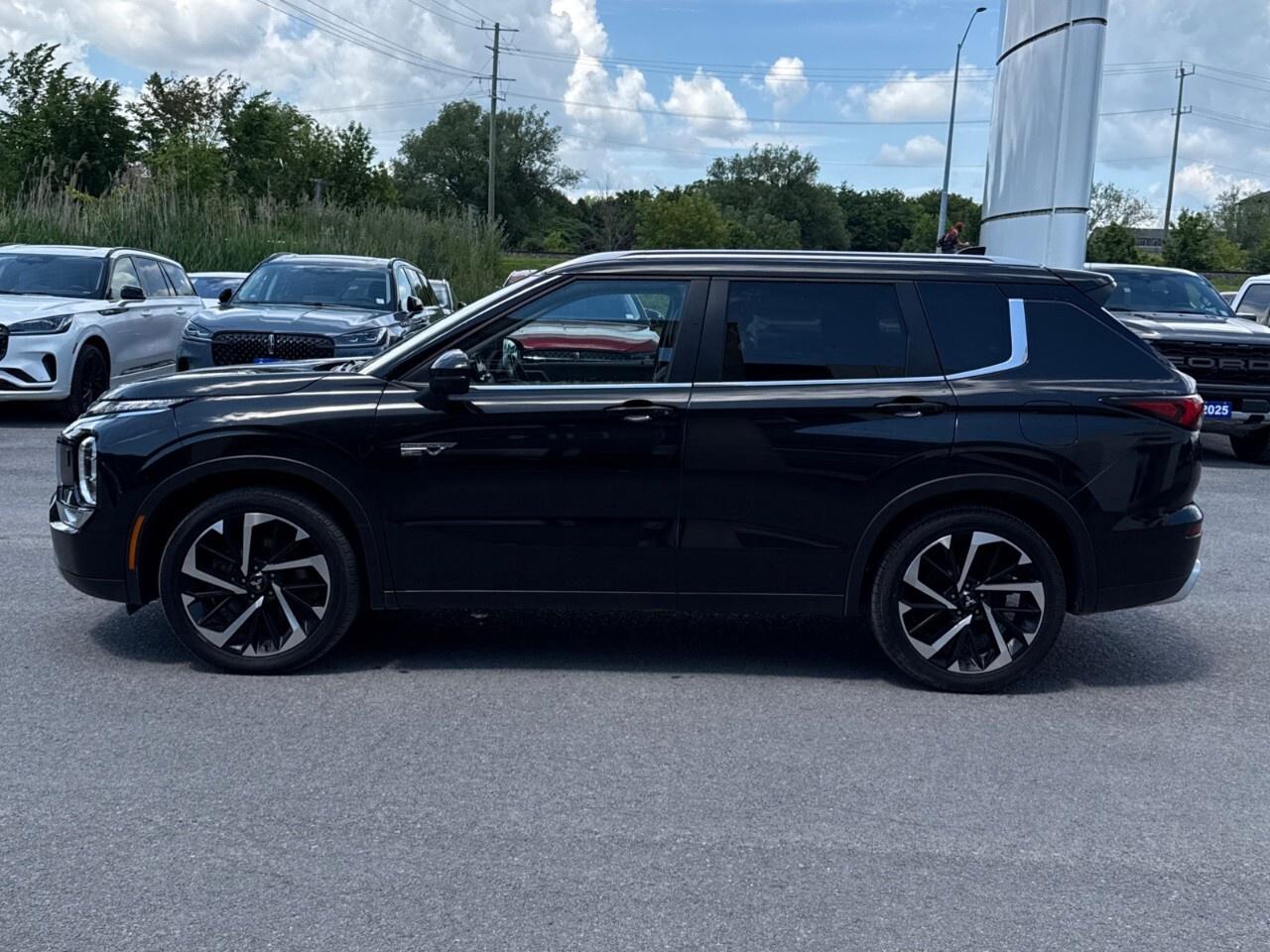 2024 Mitsubishi Outlander PHEV LE   PLUG IN HYBRID   3 ROW SEATING   NAV Photo