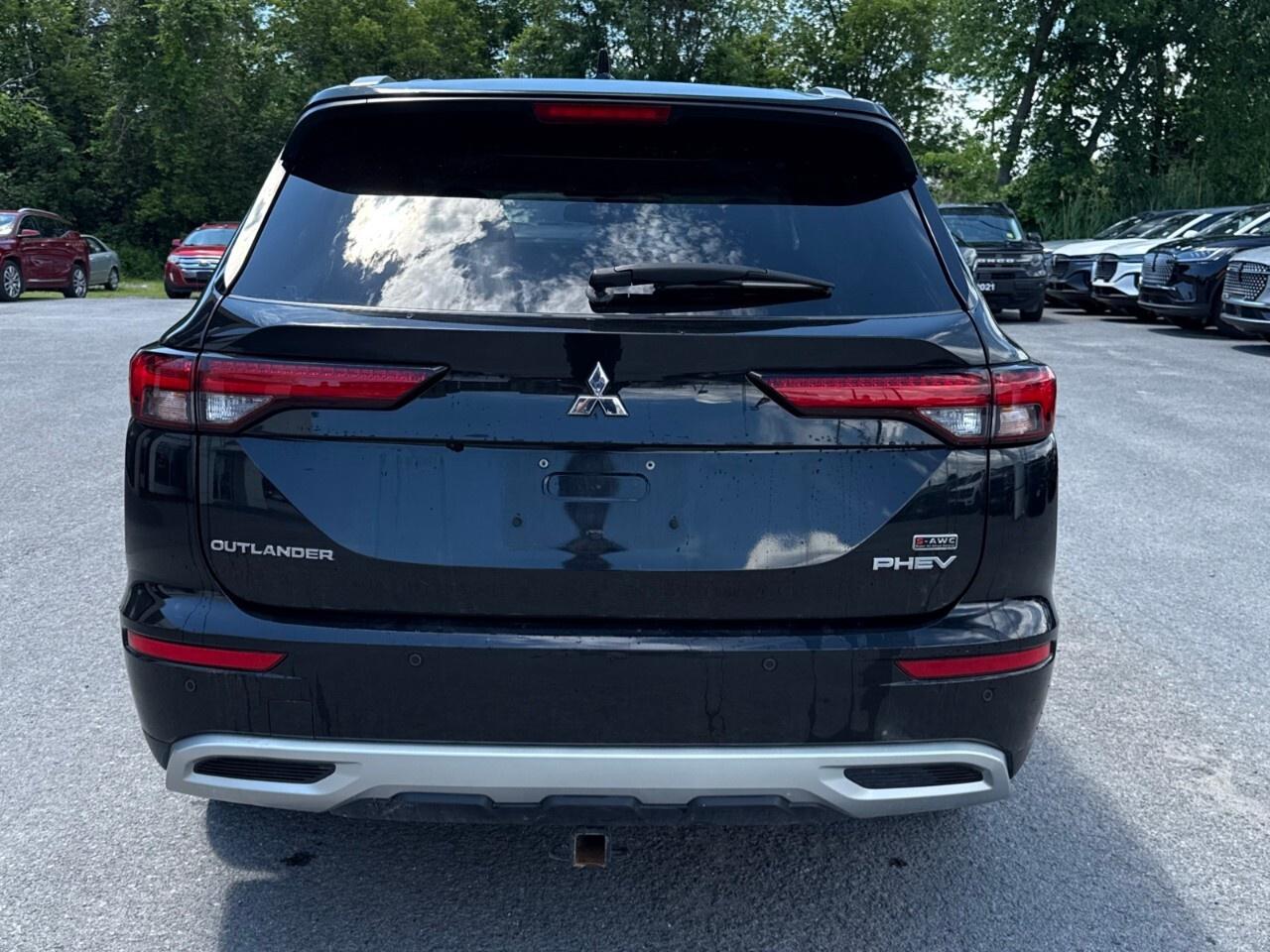 2024 Mitsubishi Outlander PHEV LE   PLUG IN HYBRID   3 ROW SEATING   NAV Photo