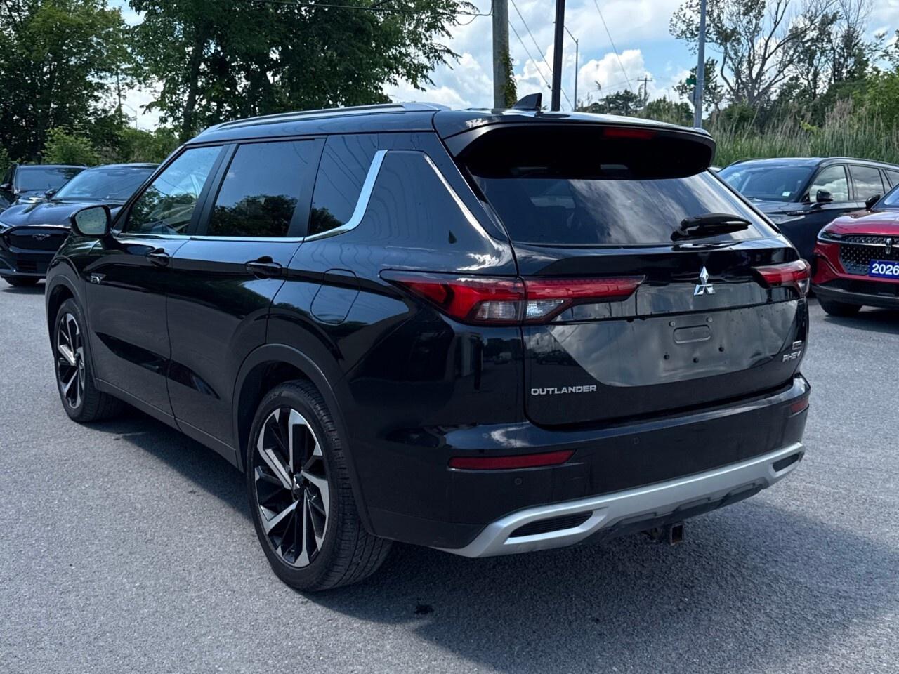 2024 Mitsubishi Outlander PHEV LE   PLUG IN HYBRID   3 ROW SEATING   NAV Photo