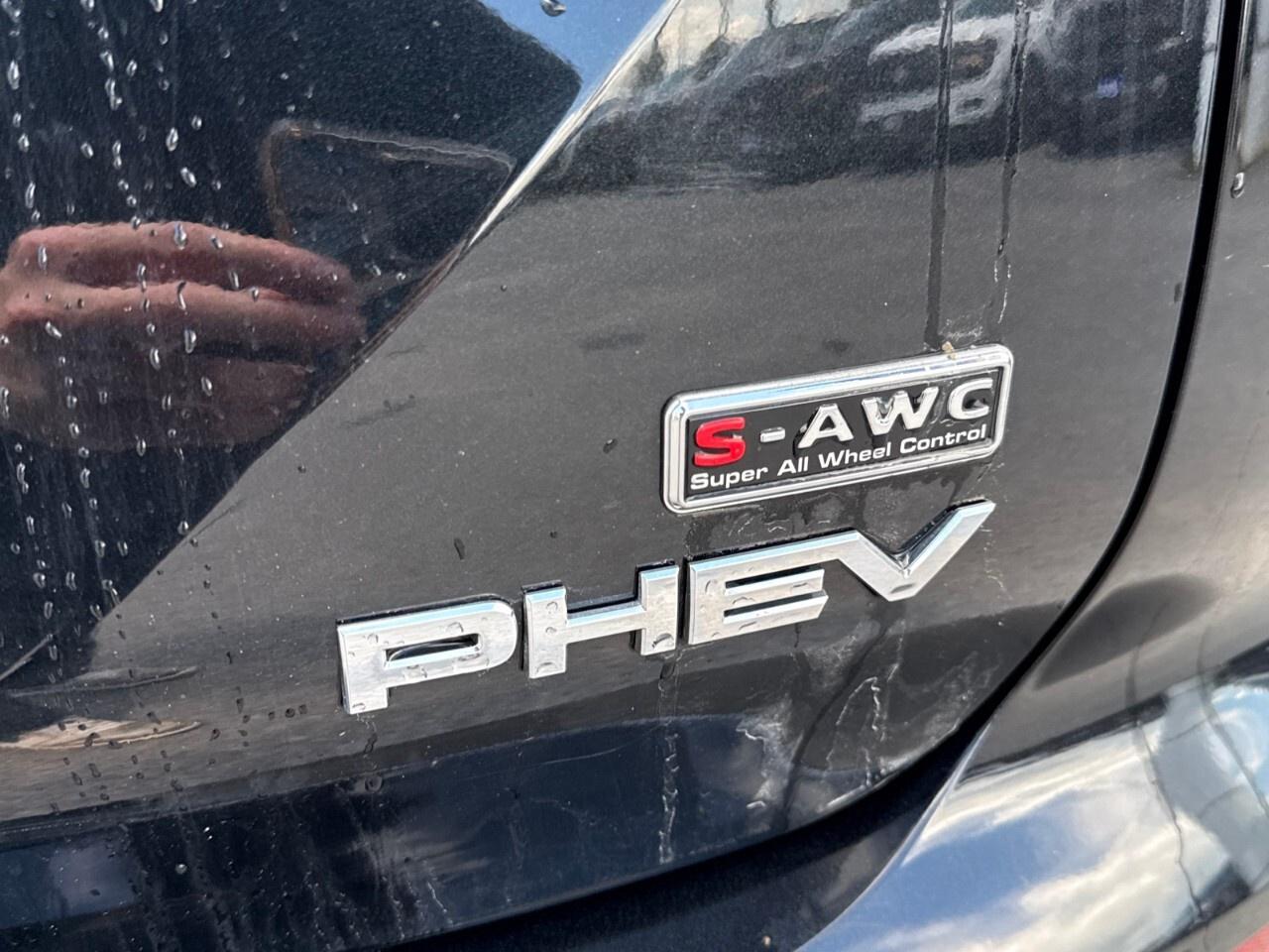 2024 Mitsubishi Outlander PHEV LE   PLUG IN HYBRID   3 ROW SEATING   NAV Photo