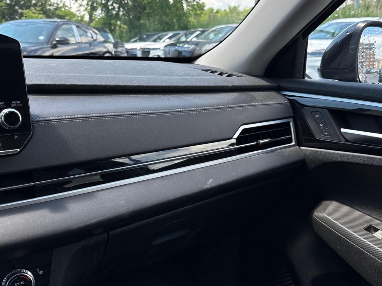 2024 Mitsubishi Outlander PHEV LE   PLUG IN HYBRID   3 ROW SEATING   NAV Photo