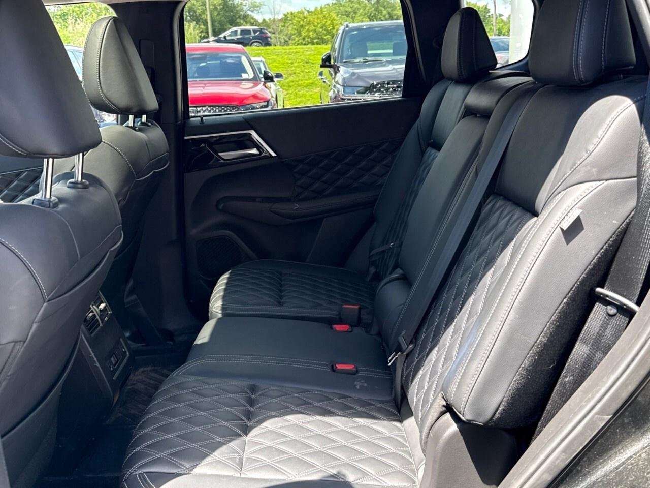 2024 Mitsubishi Outlander PHEV LE   PLUG IN HYBRID   3 ROW SEATING   NAV Photo