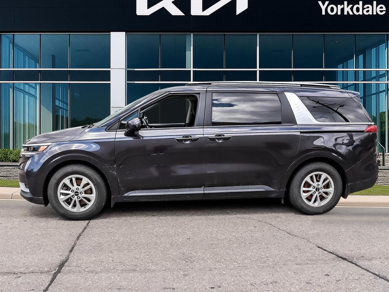2024 Kia Carnival LX+ Photo