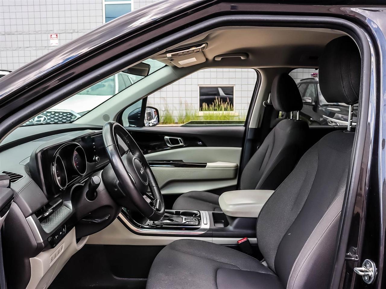 2024 Kia Carnival LX+ Photo