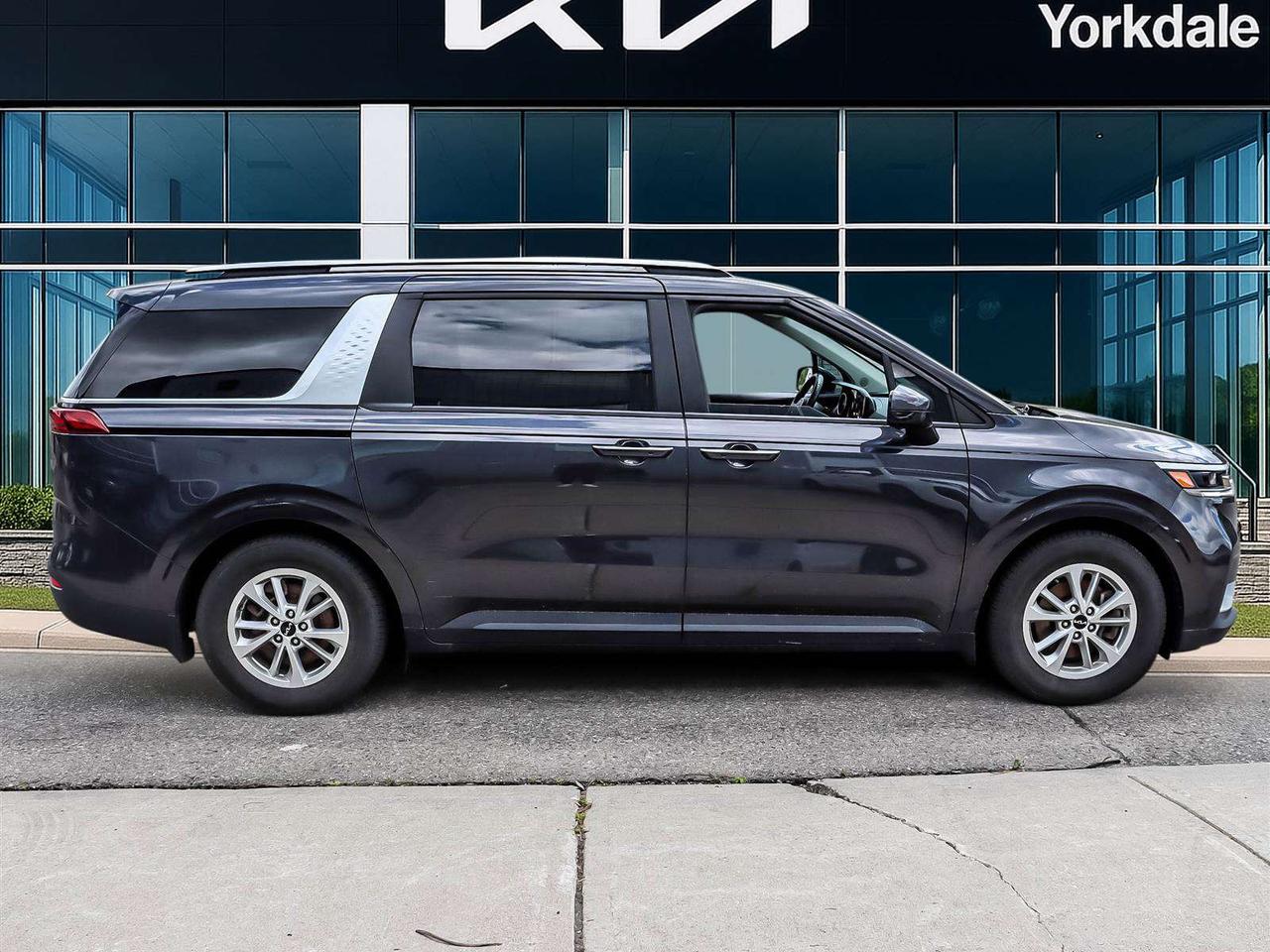 2024 Kia Carnival LX+ Photo2