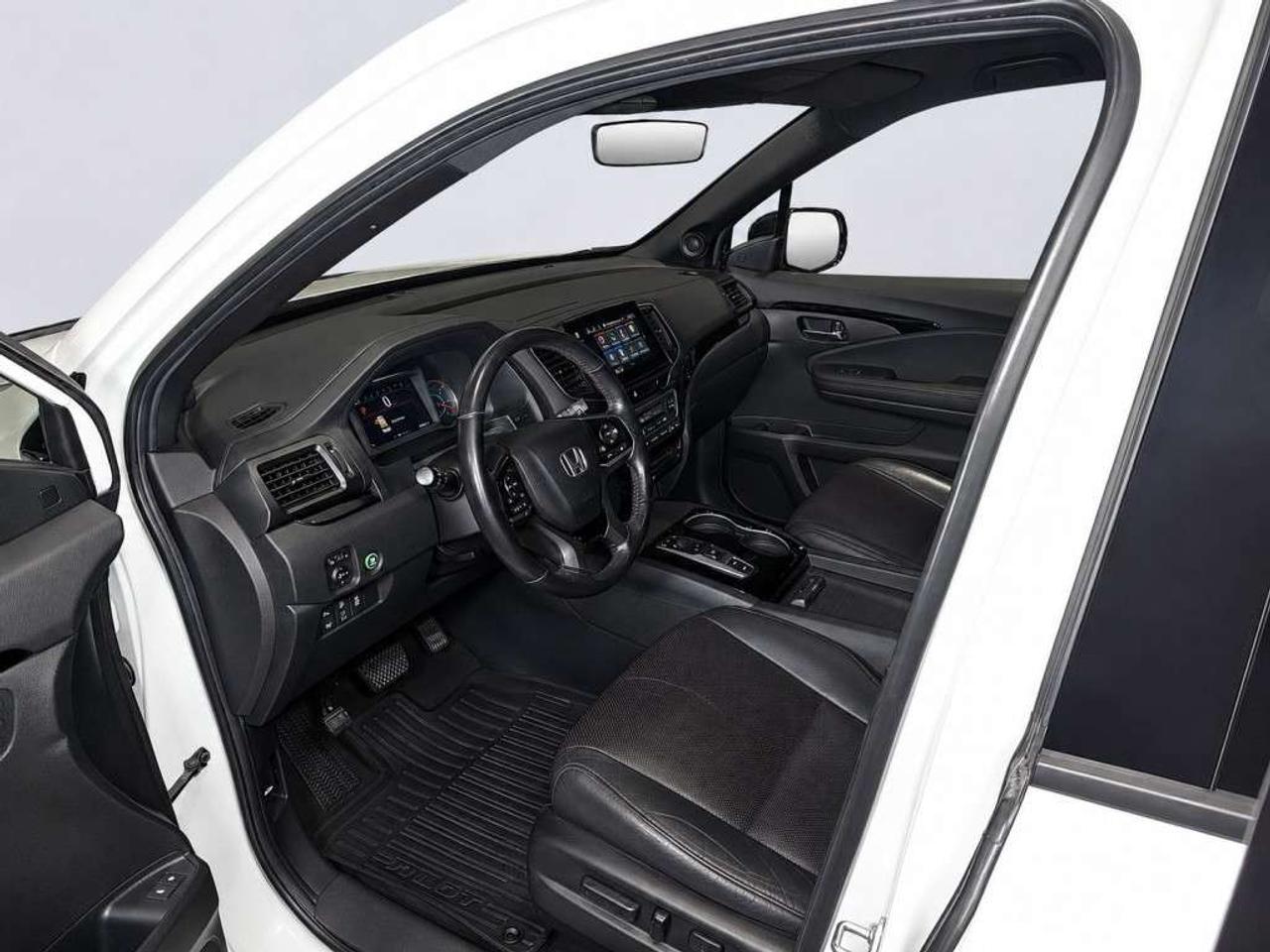 2021 Honda Pilot Black Edition AWD 7 Seater   Leather   Panoramic Sunroof   Navi  8in Touchscreen   Apple CarPlay/ Android Auto  Qi smartp Photo