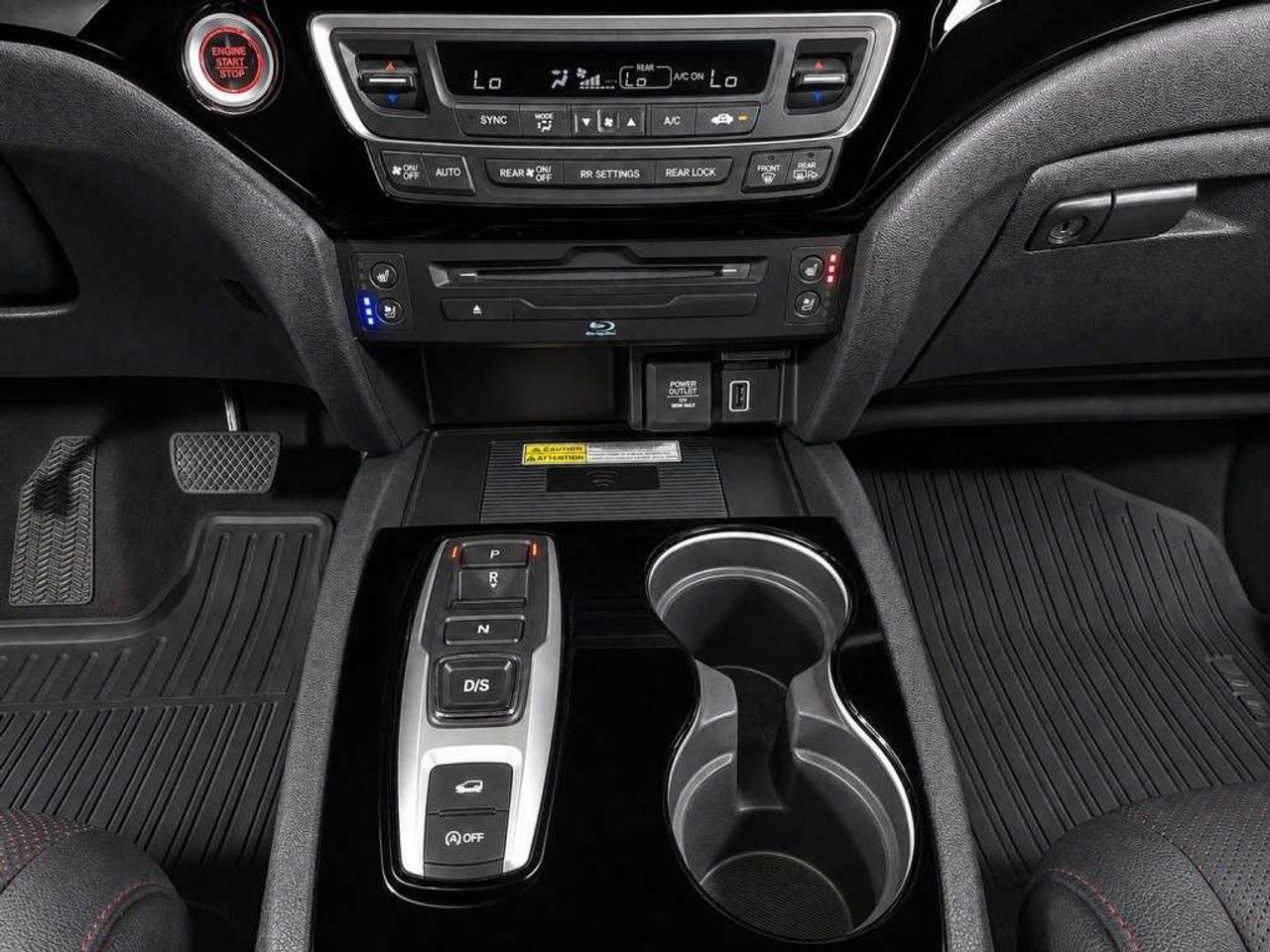 2021 Honda Pilot Black Edition AWD 7 Seater   Leather   Panoramic Sunroof   Navi  8in Touchscreen   Apple CarPlay/ Android Auto  Qi smartp Photo