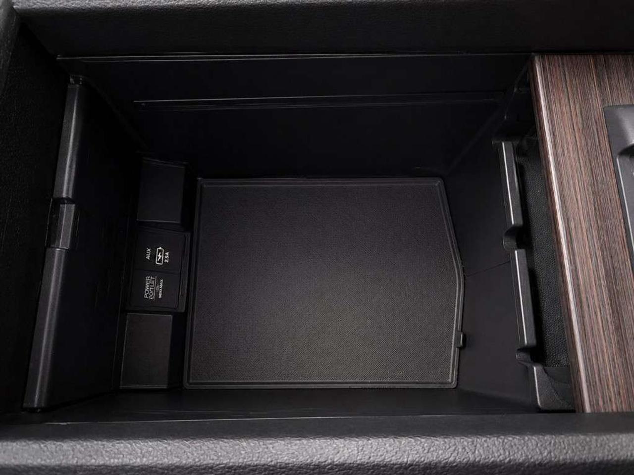 2021 Honda Pilot Black Edition AWD 7 Seater   Leather   Panoramic Sunroof   Navi  8in Touchscreen   Apple CarPlay/ Android Auto  Qi smartp Photo
