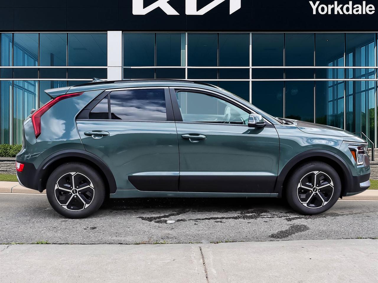 2024 Kia NIRO EX Photo2