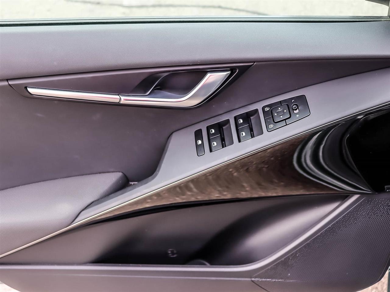 2024 Kia NIRO EX Photo