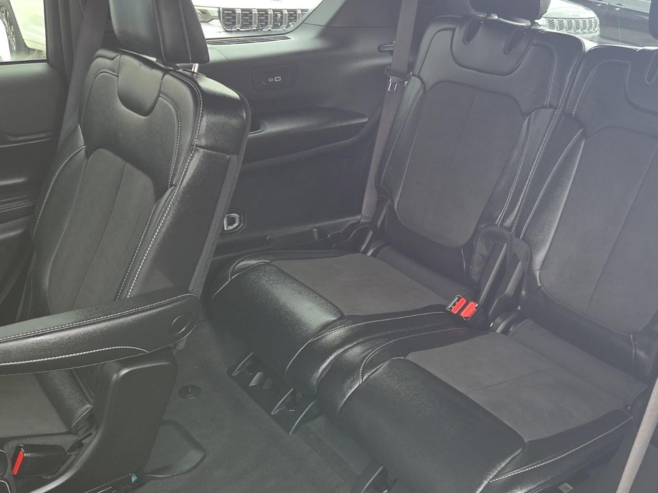 2024 Jeep Grand Cherokee L ALTITUDE 4X4 Photo