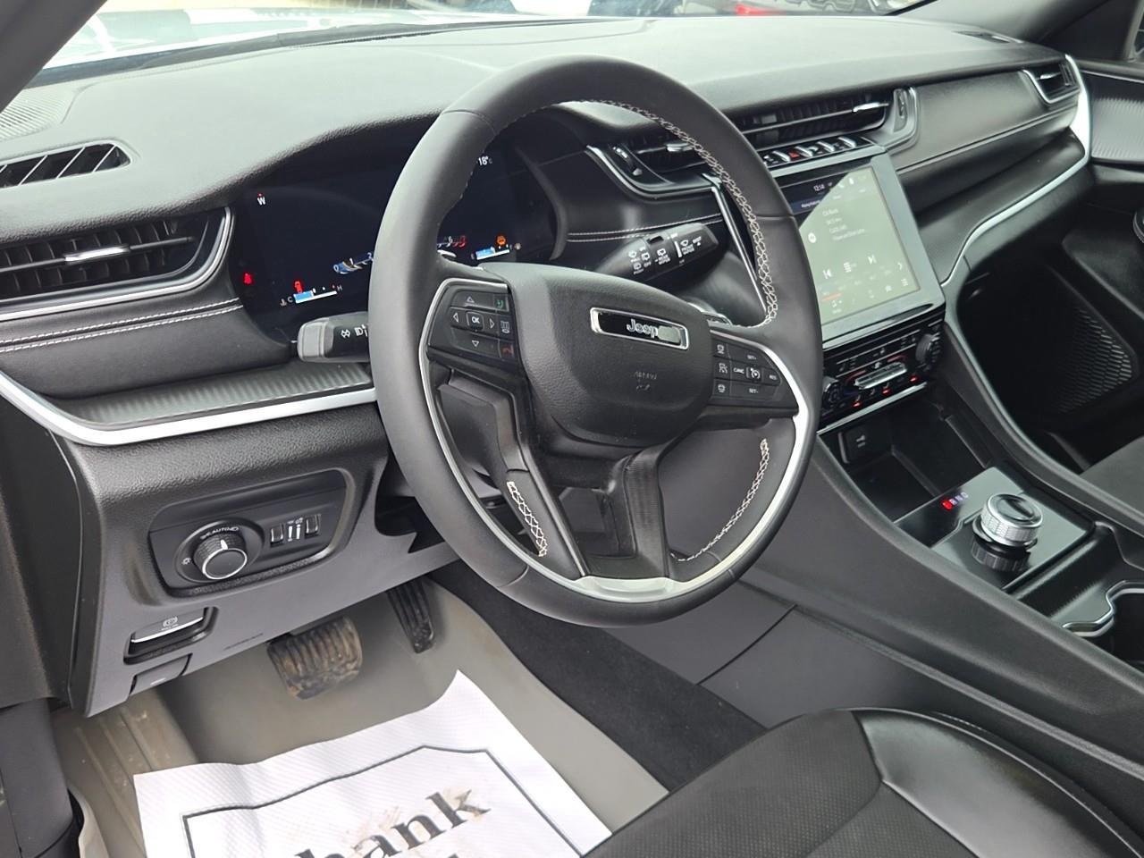 2024 Jeep Grand Cherokee L ALTITUDE 4X4 Photo