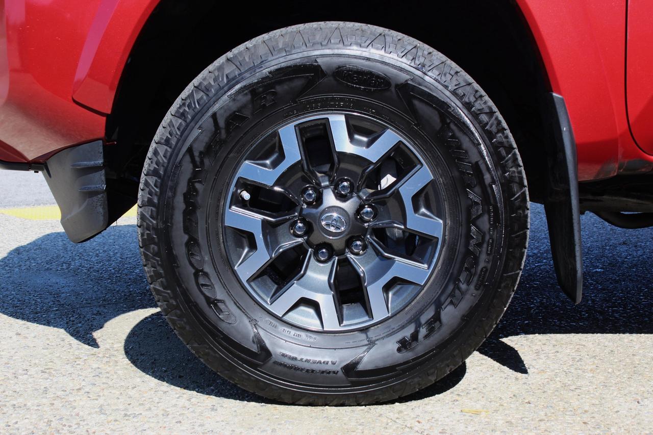 2018 Toyota Tacoma SR+ / FULLY CERTIFIED! Photo