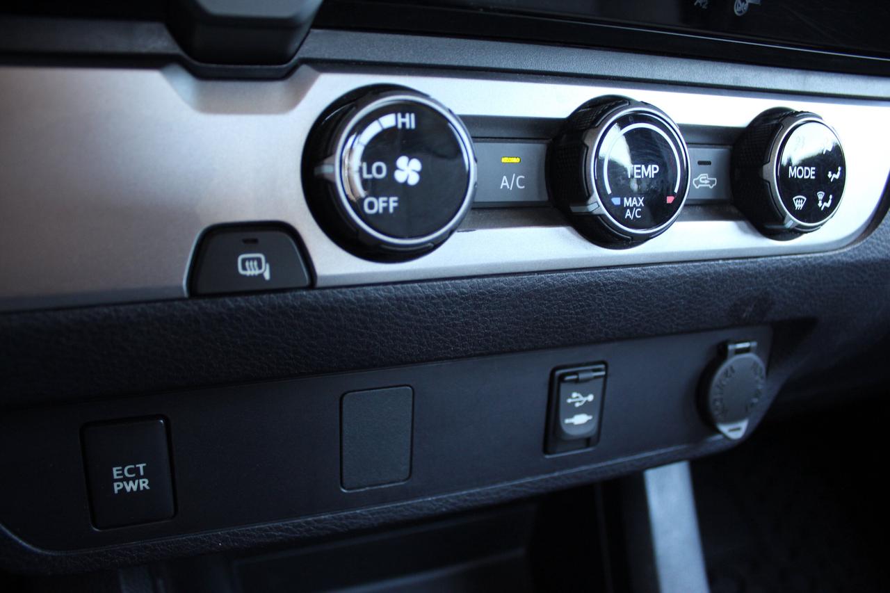 2018 Toyota Tacoma SR+ / FULLY CERTIFIED! Photo