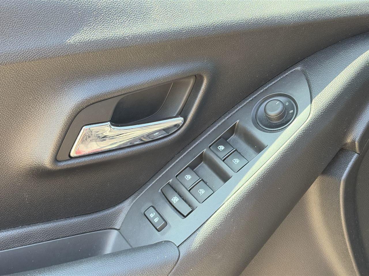 2014 Chevrolet Trax LS FWD CLOTH   BLUETOOTH CONNECTION   STEERING PHO Photo
