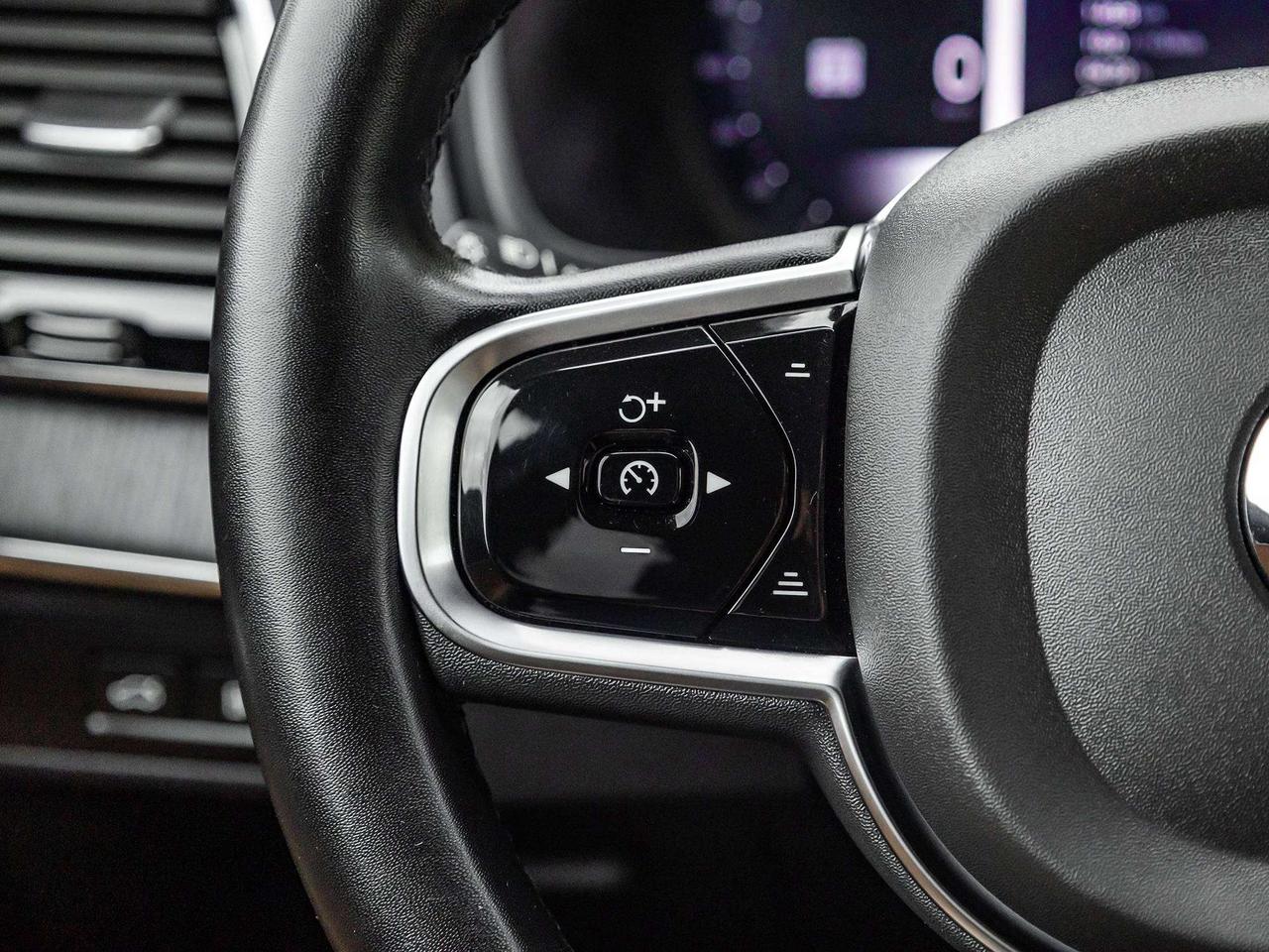2023 Volvo XC90 Recharge Plug-In Hybrid Ultimate  ROOF  NAVI Photo