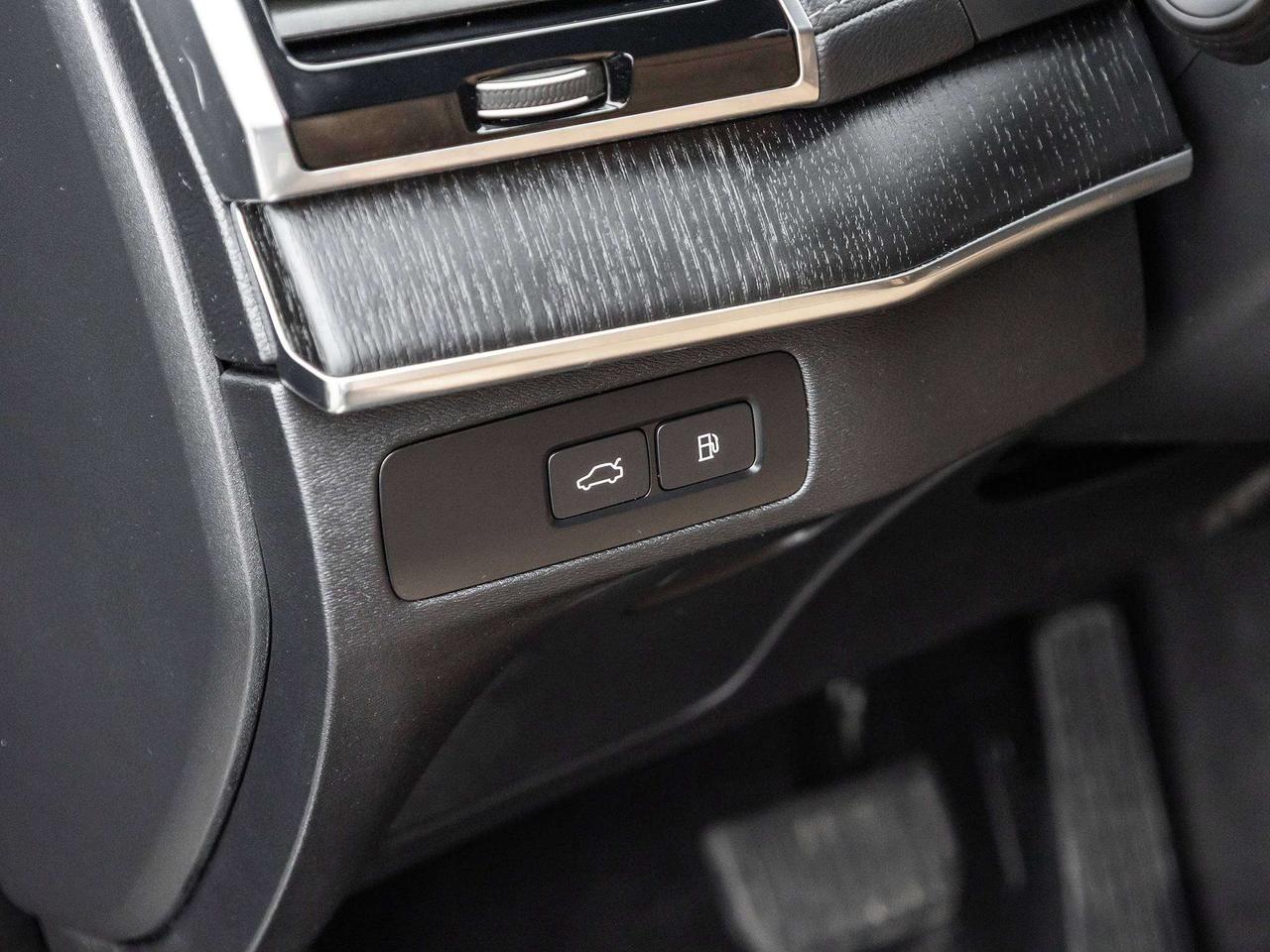 2023 Volvo XC90 Recharge Plug-In Hybrid Ultimate  ROOF  NAVI Photo