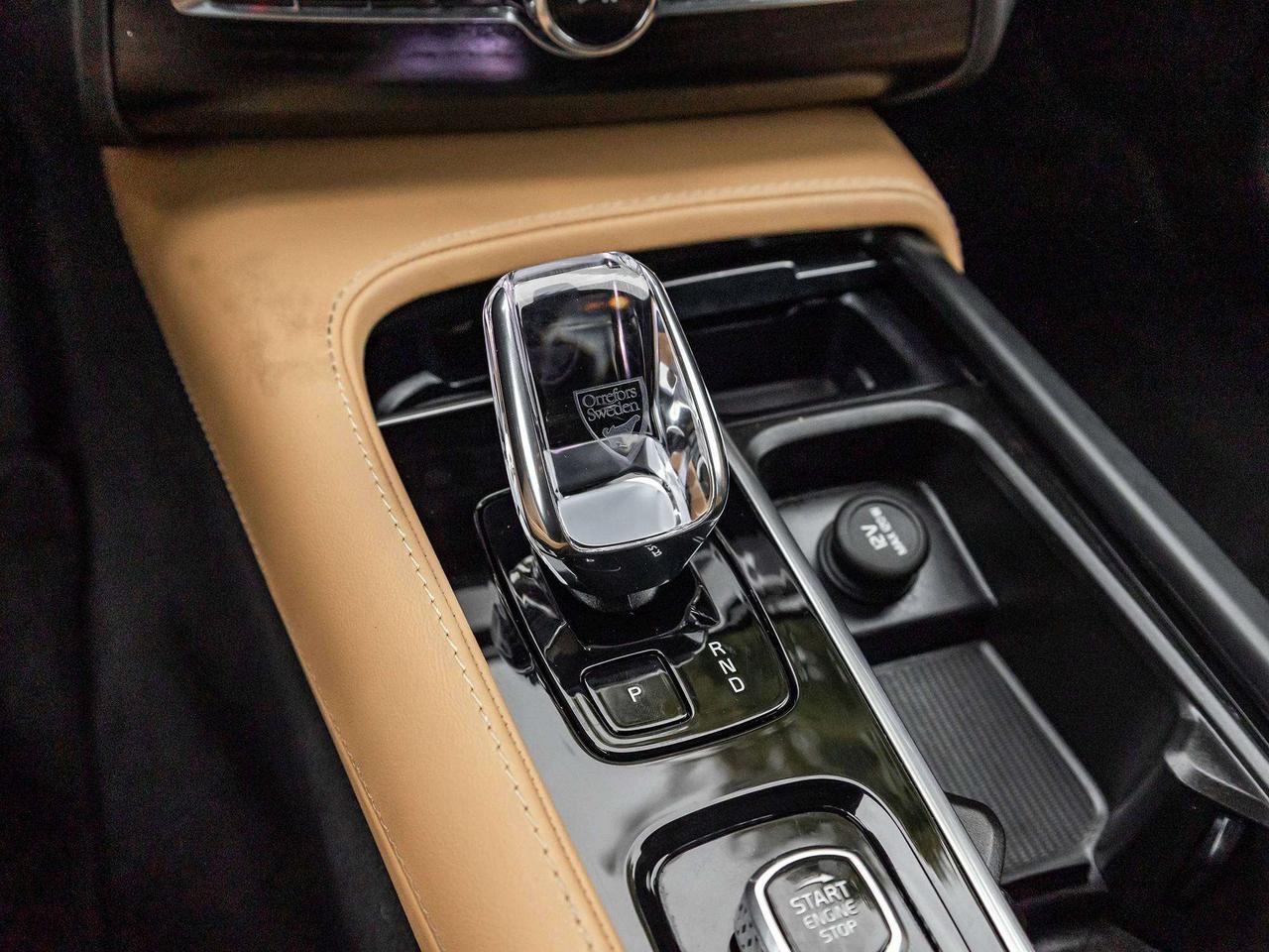 2023 Volvo XC90 Recharge Plug-In Hybrid Ultimate  ROOF  NAVI Photo