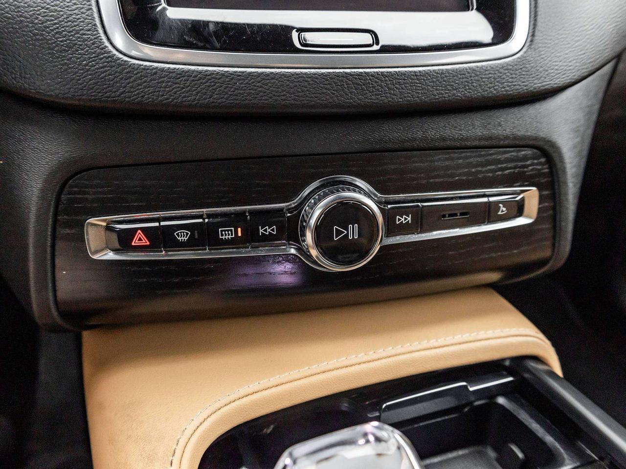 2023 Volvo XC90 Recharge Plug-In Hybrid Ultimate  ROOF  NAVI Photo