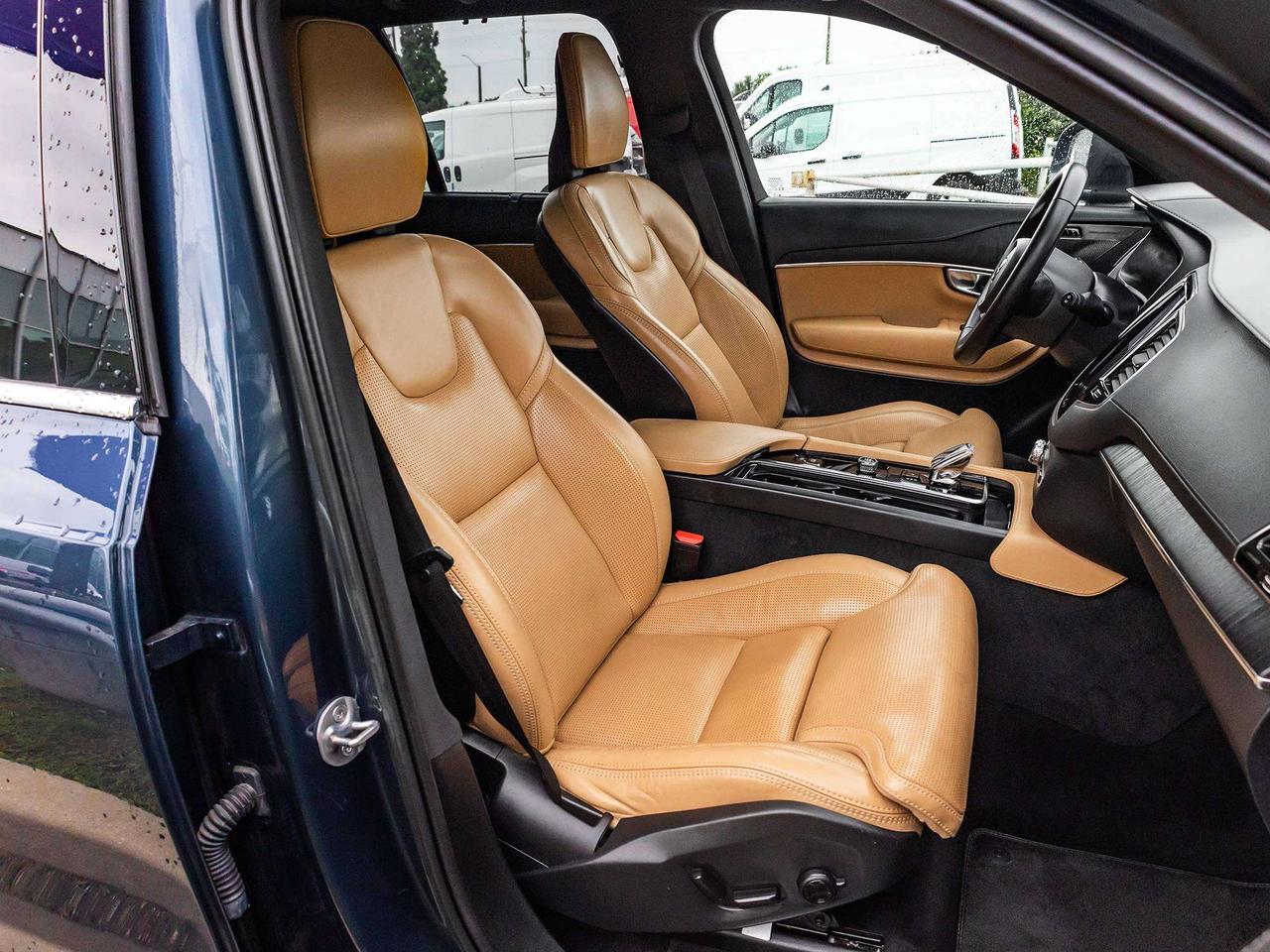 2023 Volvo XC90 Recharge Plug-In Hybrid Ultimate  ROOF  NAVI Photo
