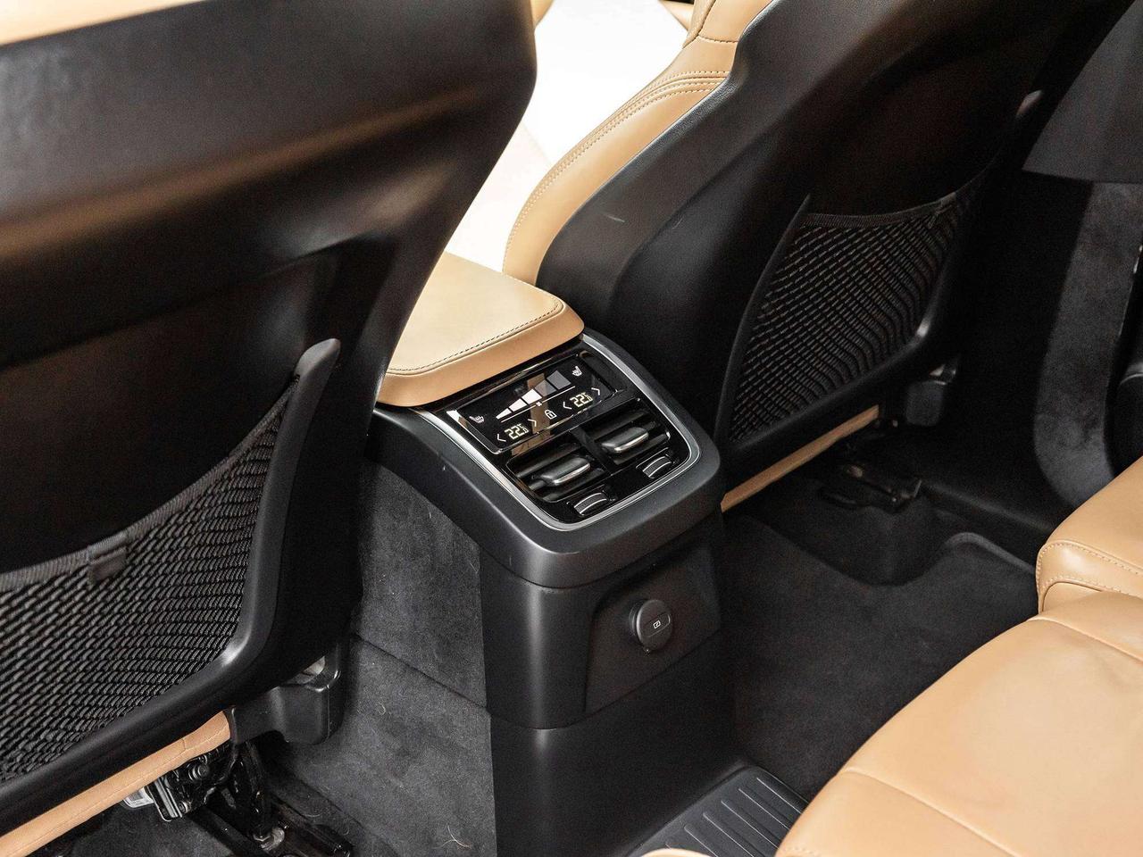 2023 Volvo XC90 Recharge Plug-In Hybrid Ultimate  ROOF  NAVI Photo