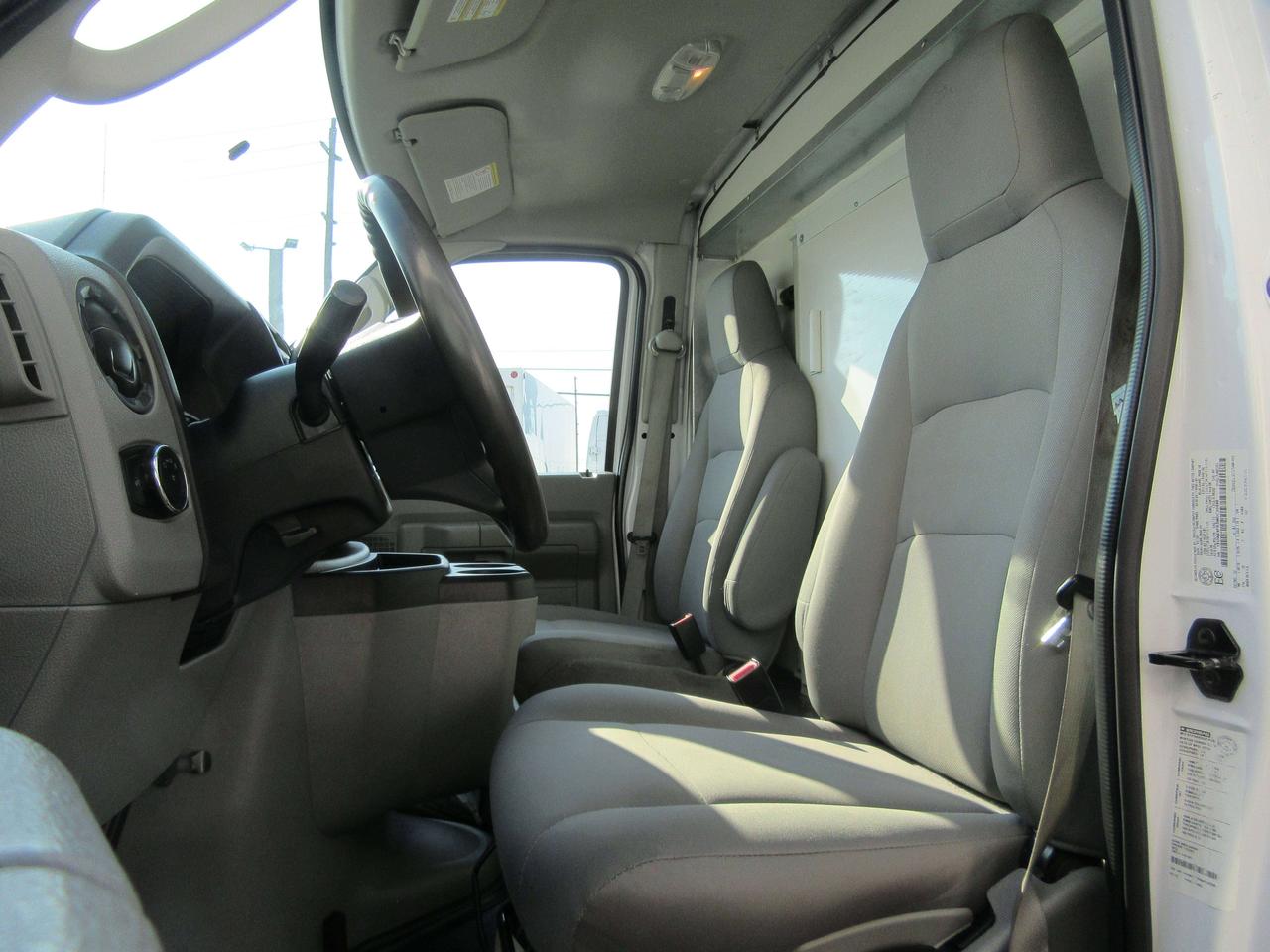 2019 Ford E-Series 16FT HIGH BOX CUBE VAN Photo