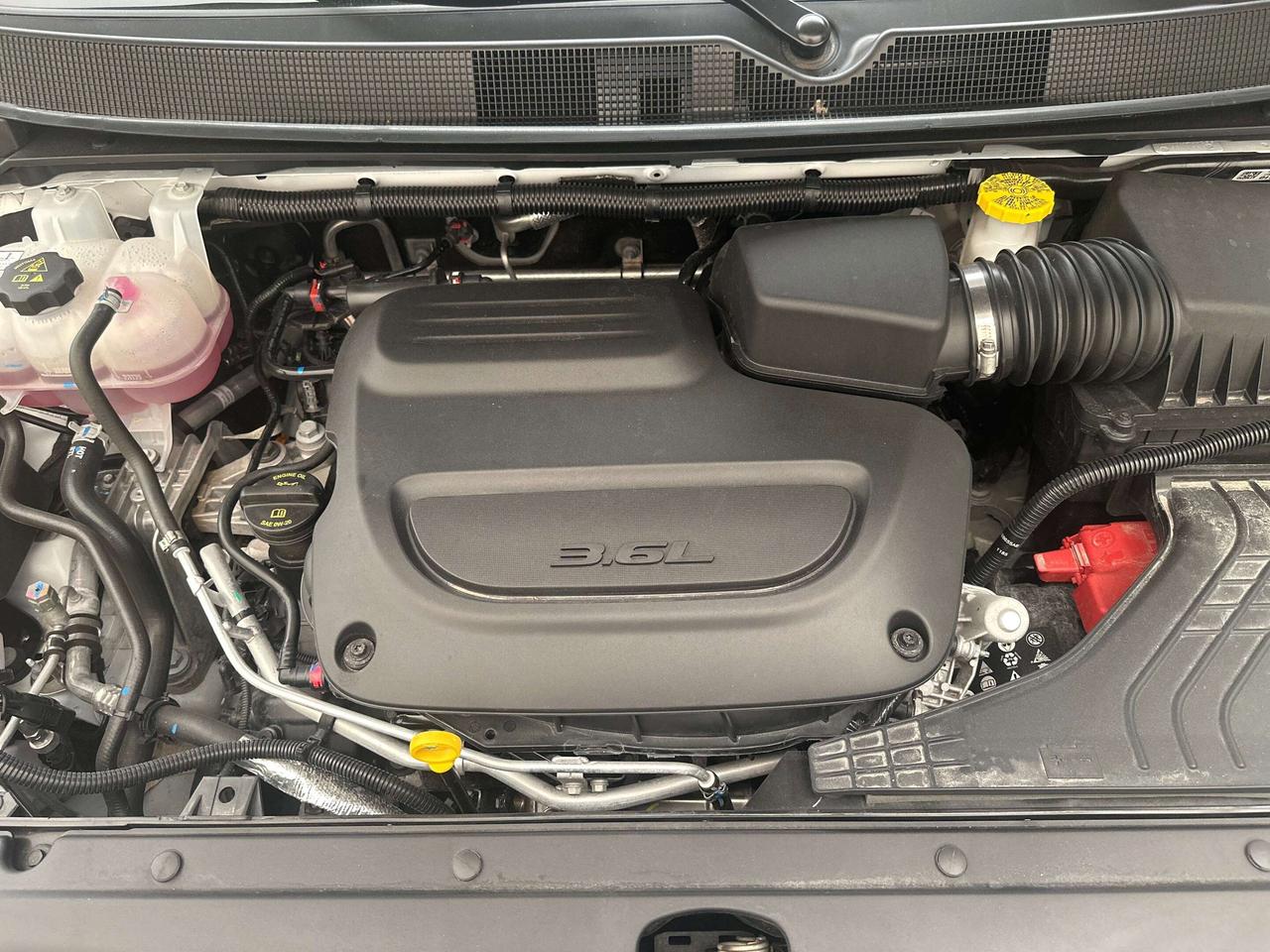 2025 Chrysler Pacifica Select Photo