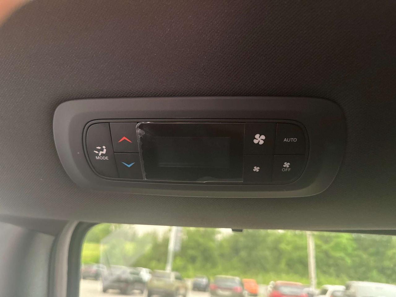 2025 Chrysler Pacifica Select Photo