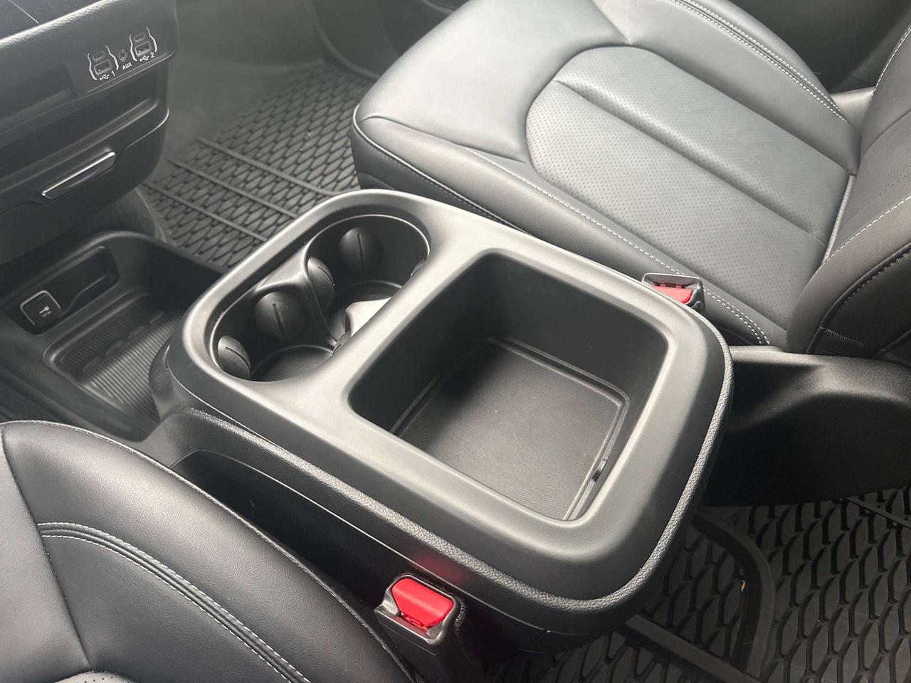 2025 Chrysler Pacifica Select Photo