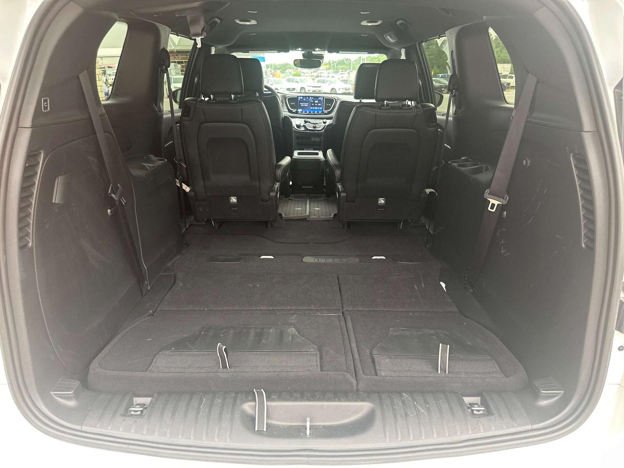 2025 Chrysler Pacifica Select Photo
