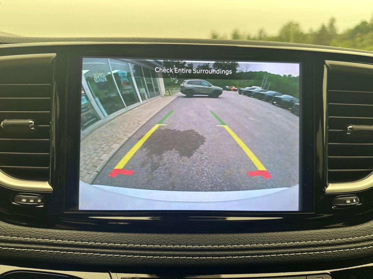 2025 Chrysler Pacifica Select Photo