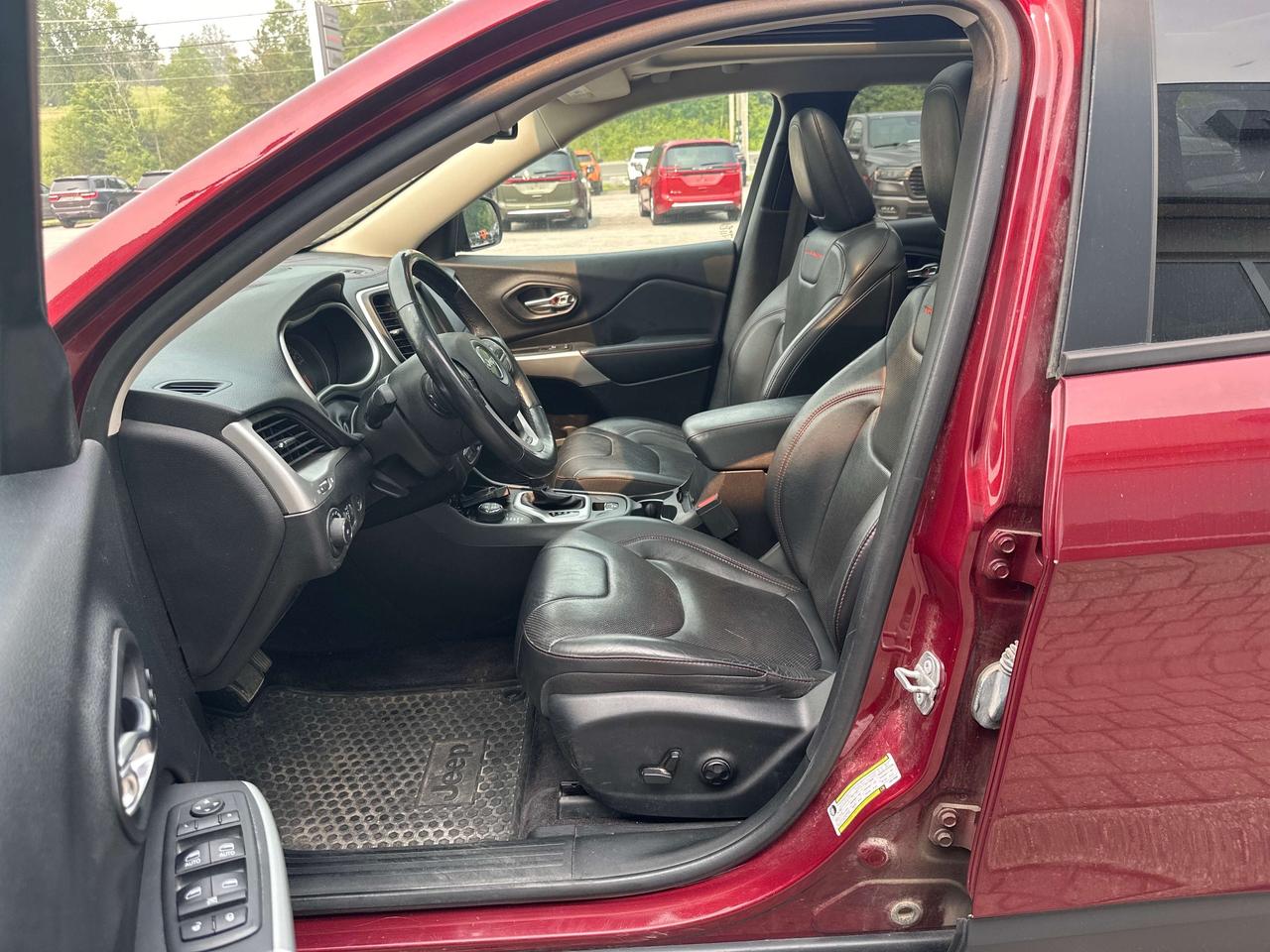 2018 Jeep Cherokee Trailhawk Leather Plus Photo
