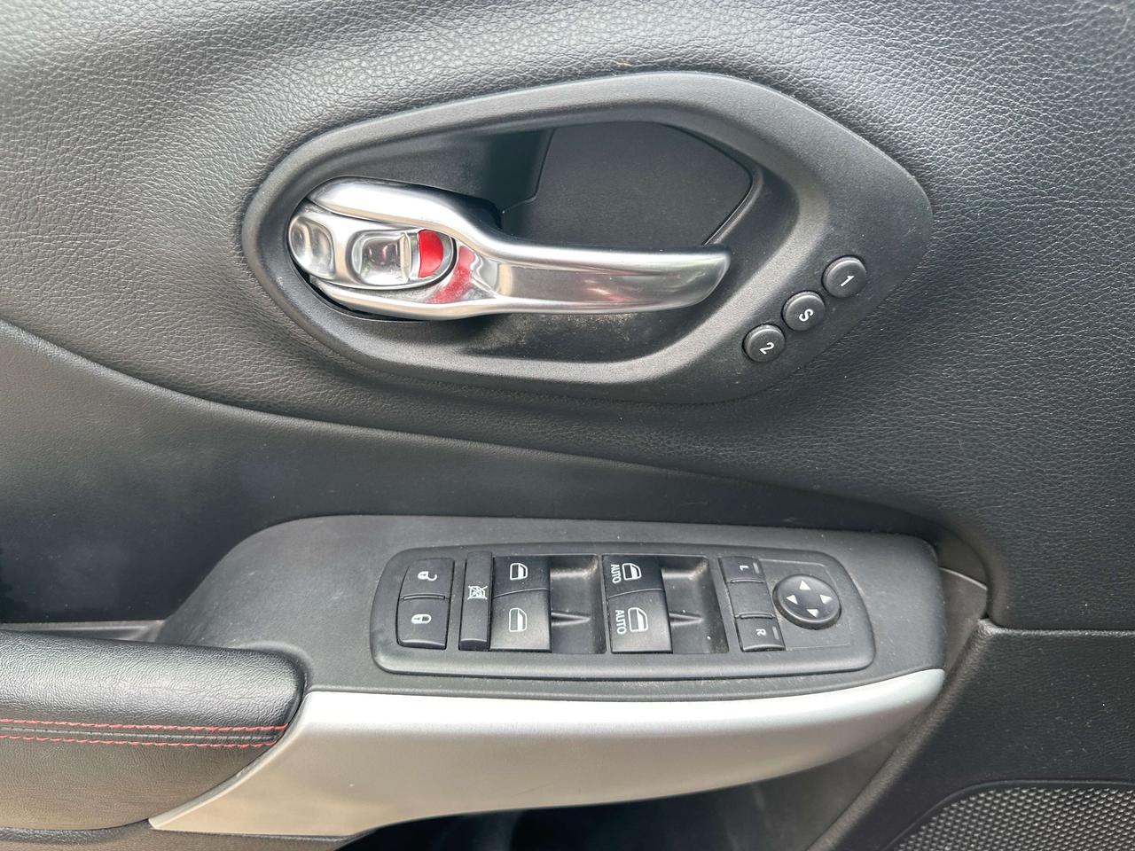 2018 Jeep Cherokee Trailhawk Leather Plus Photo