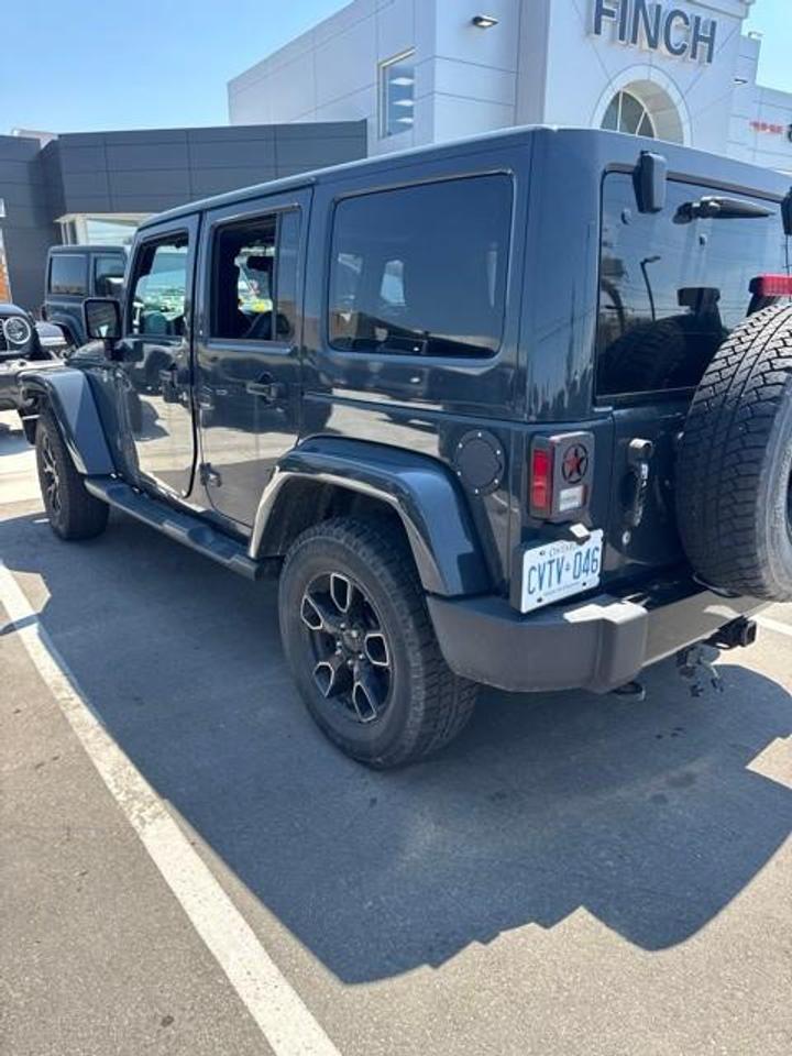 2017 Jeep WRANGLER UNLIMITED Sahara 4dr 4x4 Photo