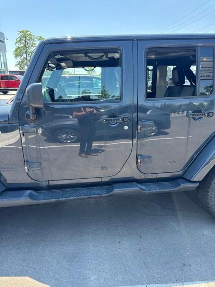 2017 Jeep WRANGLER UNLIMITED Sahara 4dr 4x4 Photo