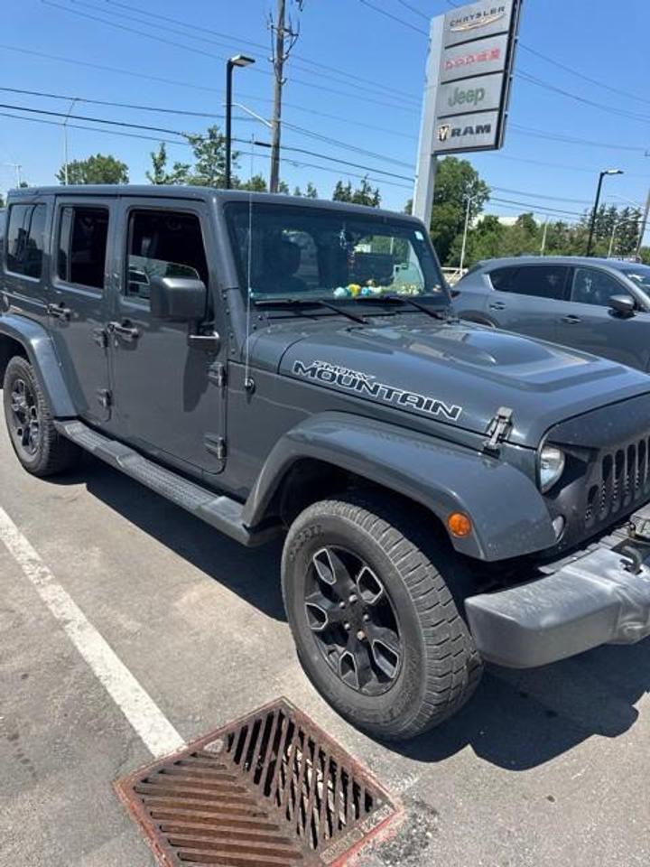 2017 Jeep WRANGLER UNLIMITED Sahara 4dr 4x4 Photo2