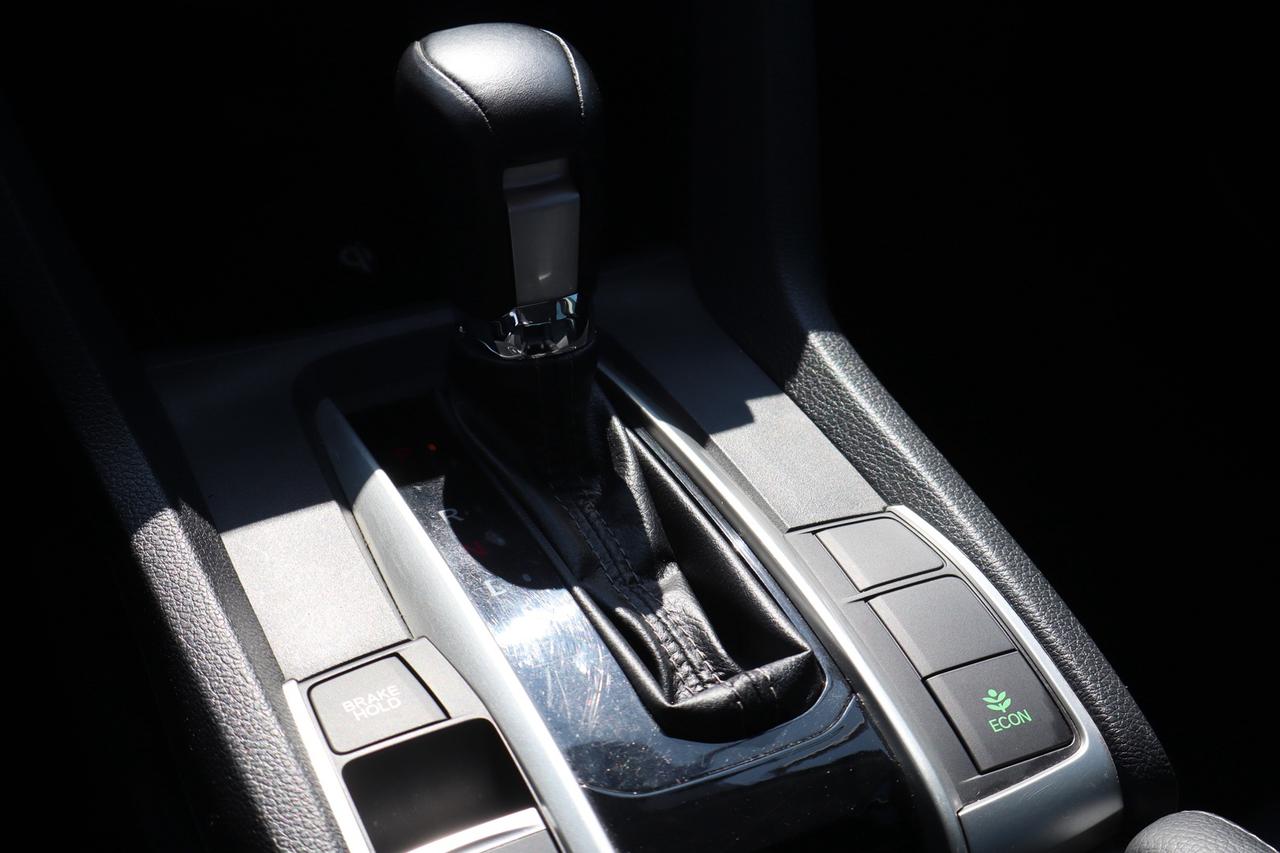 2019 Honda Civic Touring Sedan CVT Photo