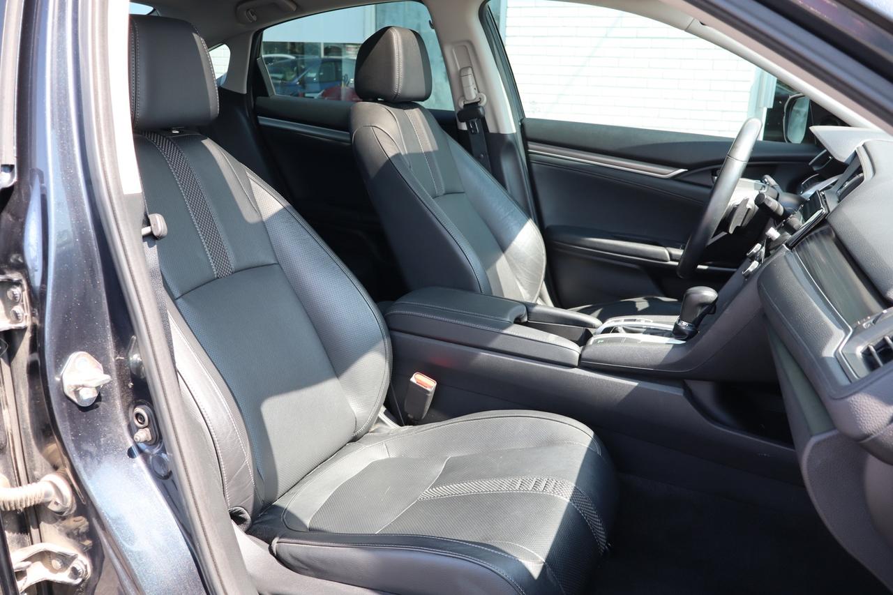 2019 Honda Civic Touring Sedan CVT Photo