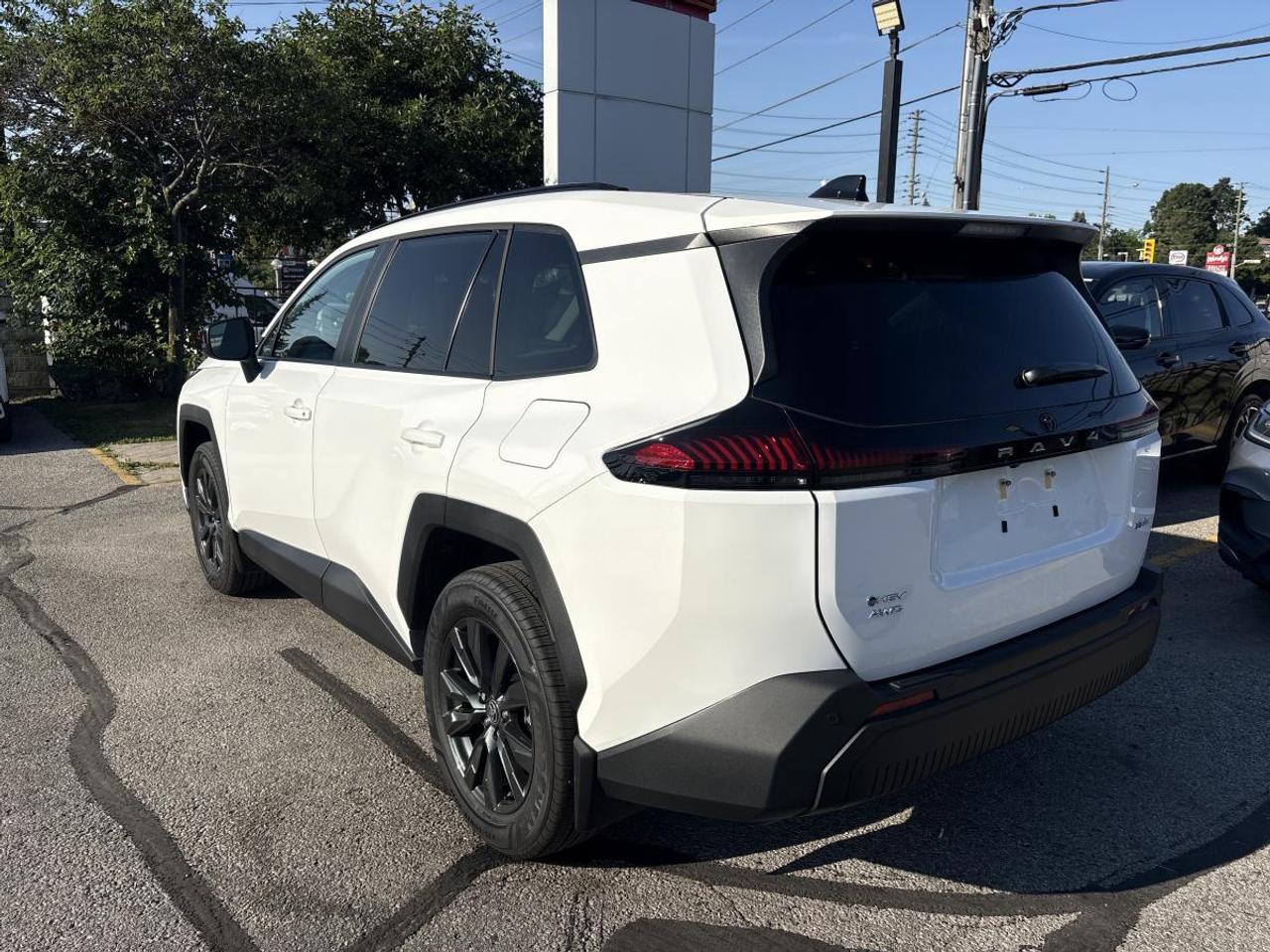 2026 Toyota RAV4 XLE HYBRID Photo