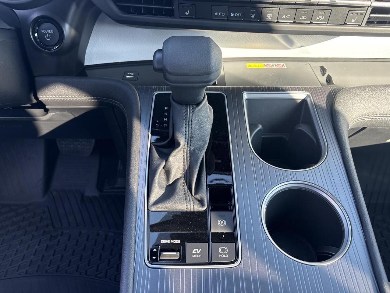 2026 Toyota Sienna LE Hybrid Photo