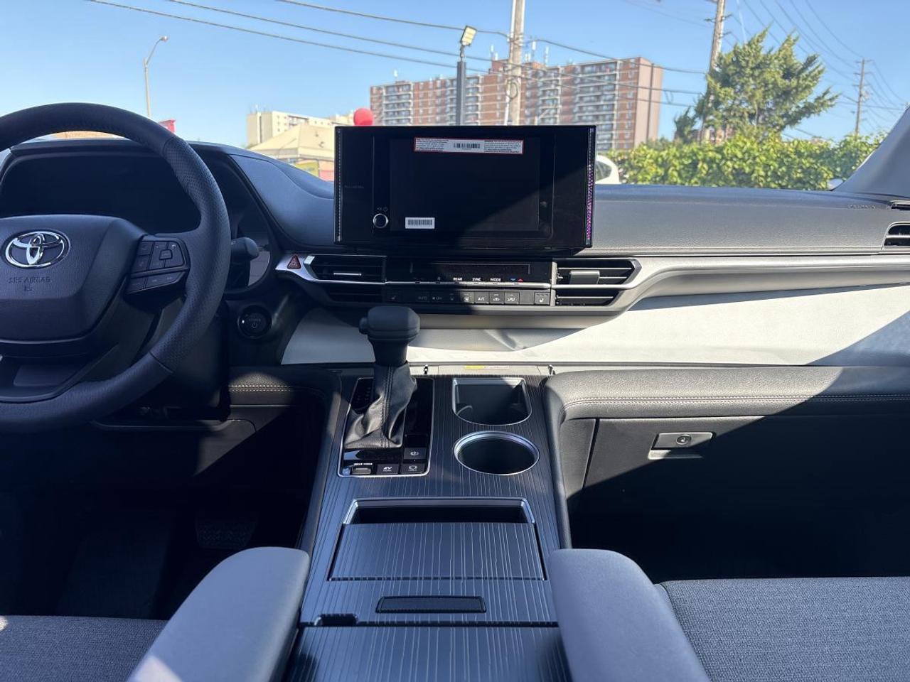 2026 Toyota Sienna LE Hybrid Photo