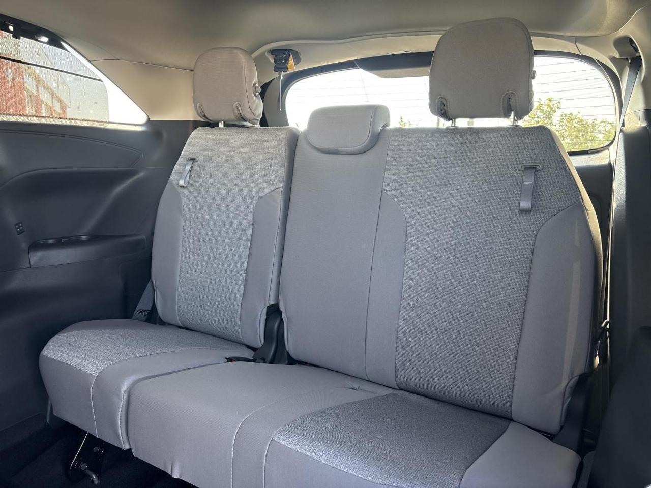 2026 Toyota Sienna LE Hybrid Photo