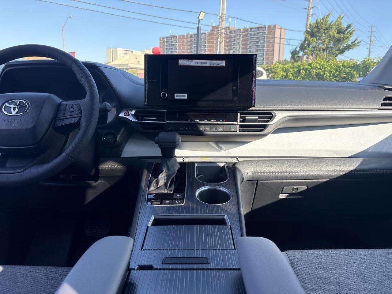 2026 Toyota Sienna LE Hybrid Photo